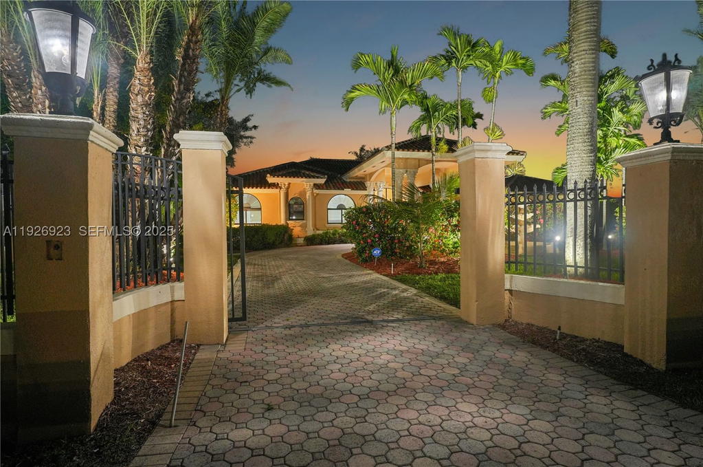 Real estate property located at 3001 132nd Ave, Miami-dade, J G Heads Farms Unit A, Miami, FL