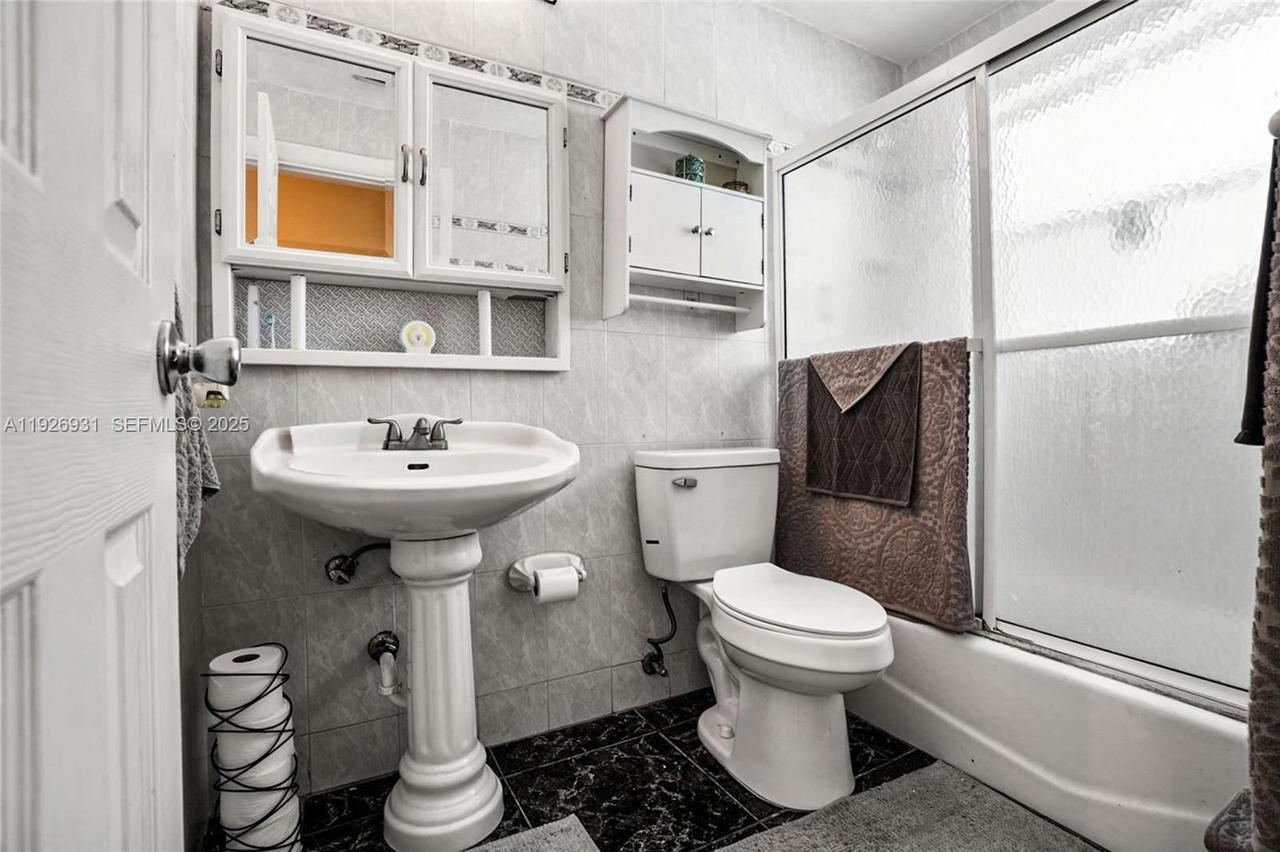 Real estate property located at 3010 10th Ter, Broward, Cresthaven No 5, Pompano Beach, FL