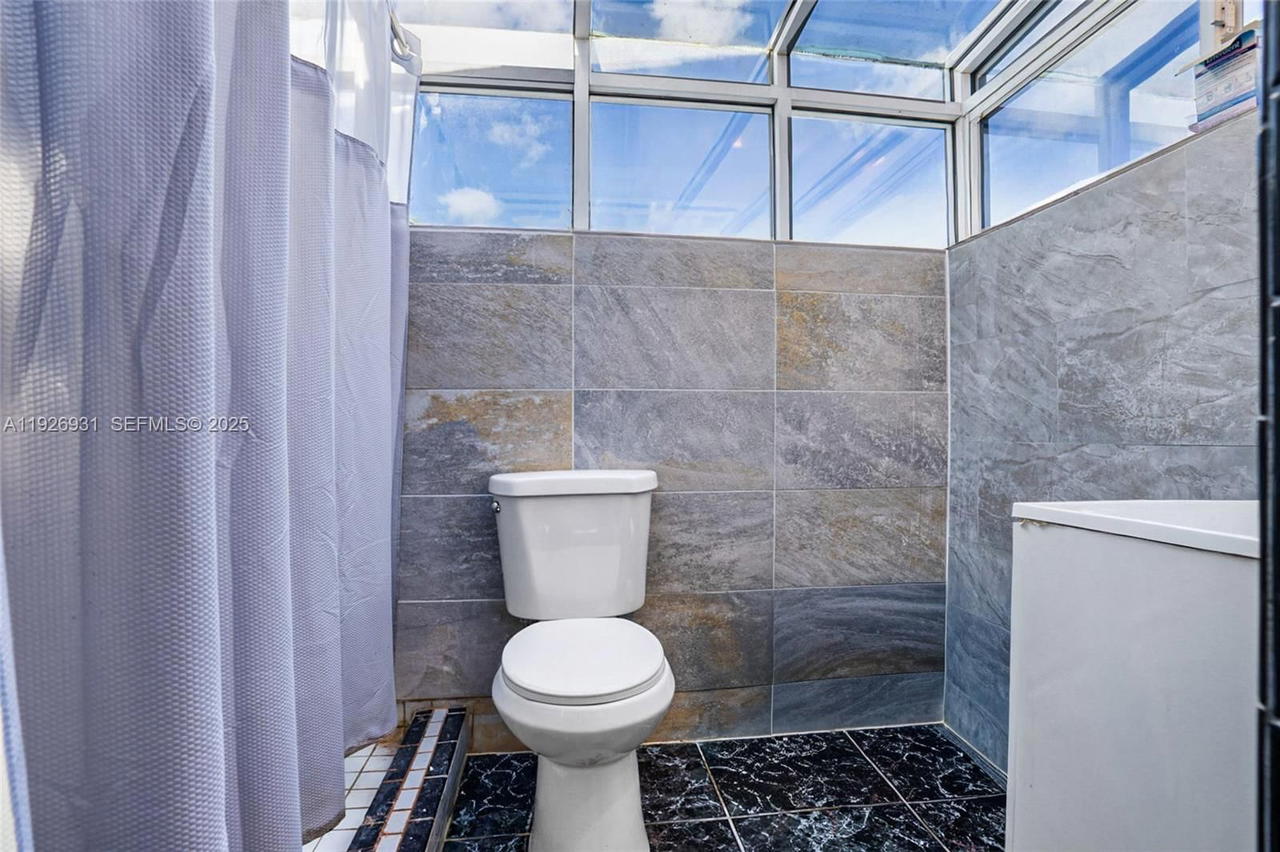 Real estate property located at 3010 10th Ter, Broward, Cresthaven No 5, Pompano Beach, FL