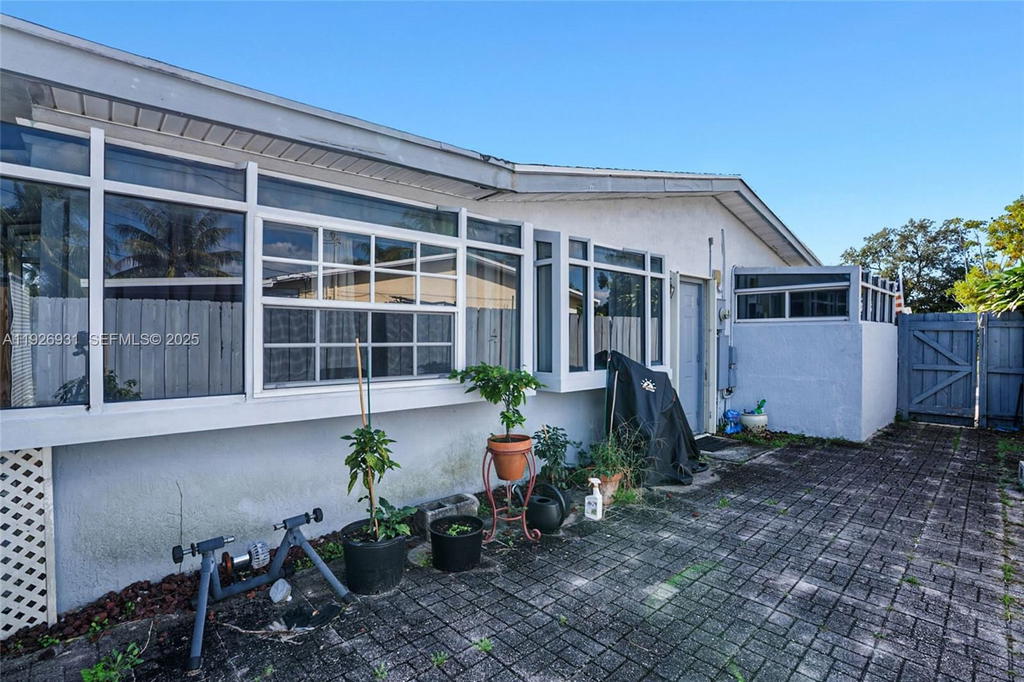 Real estate property located at 3010 10th Ter, Broward, Cresthaven No 5, Pompano Beach, FL