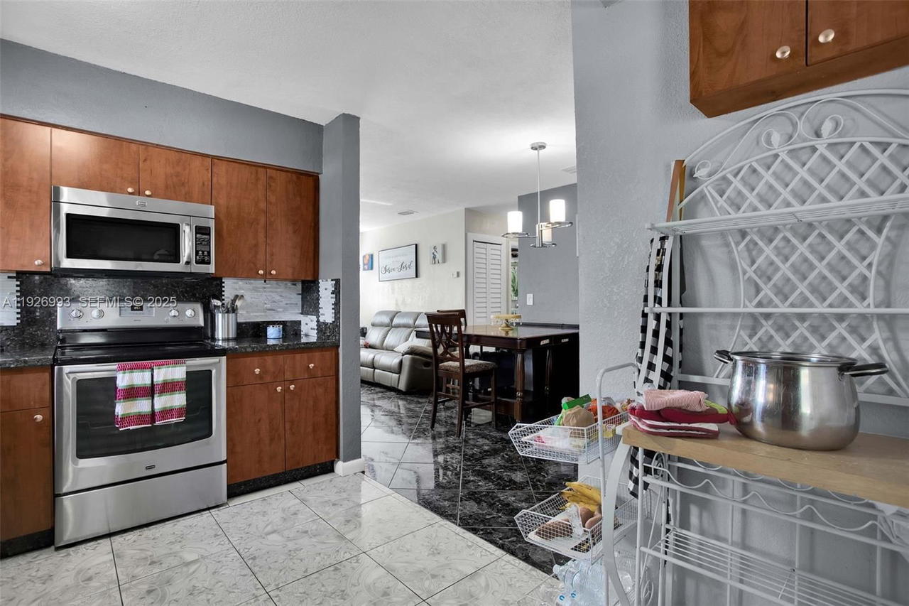 Real estate property located at 2410 Flamingo Dr, Broward, Miramar Sec 8, Miramar, FL