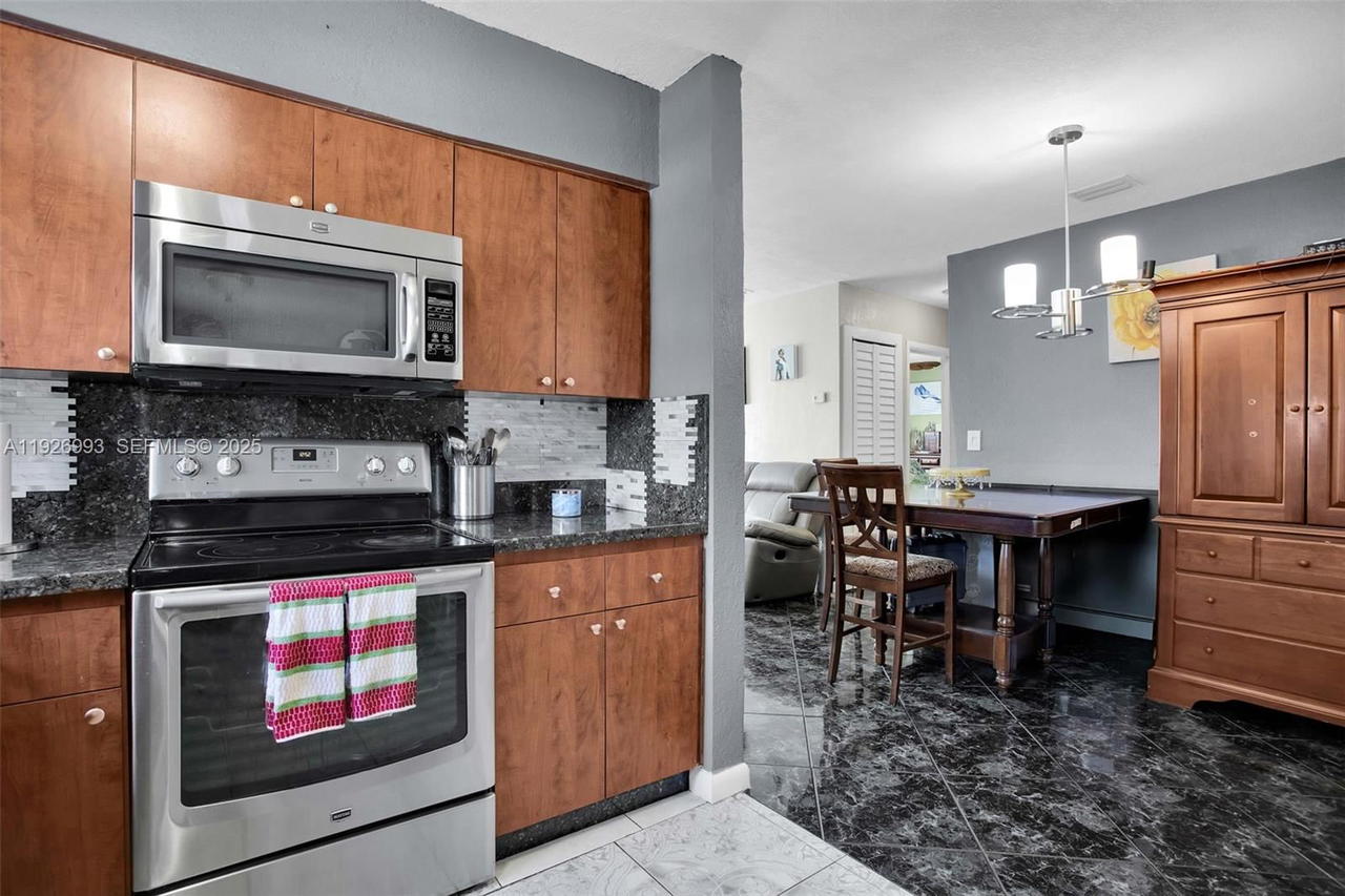 Real estate property located at 2410 Flamingo Dr, Broward, Miramar Sec 8, Miramar, FL