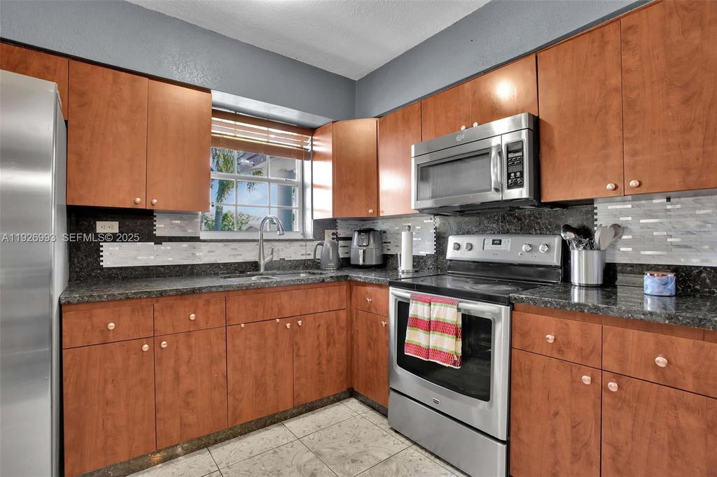 Real estate property located at 2410 Flamingo Dr, Broward, Miramar Sec 8, Miramar, FL
