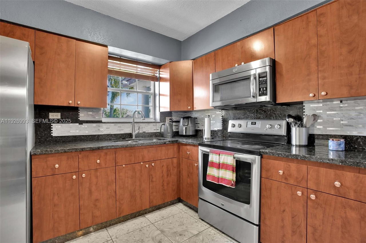 Real estate property located at 2410 Flamingo Dr, Broward, Miramar Sec 8, Miramar, FL