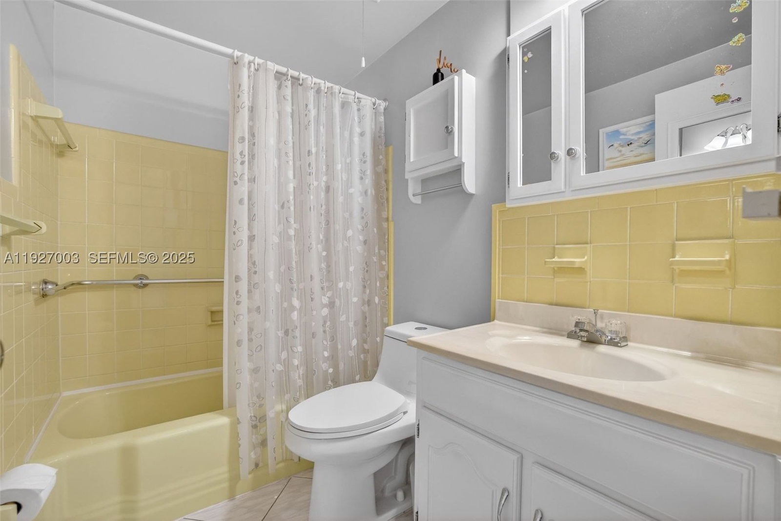 Real estate property located at 800 10th Ter #11T, Broward, Rolen Lake Gardens Co-op, Hallandale Beach, FL