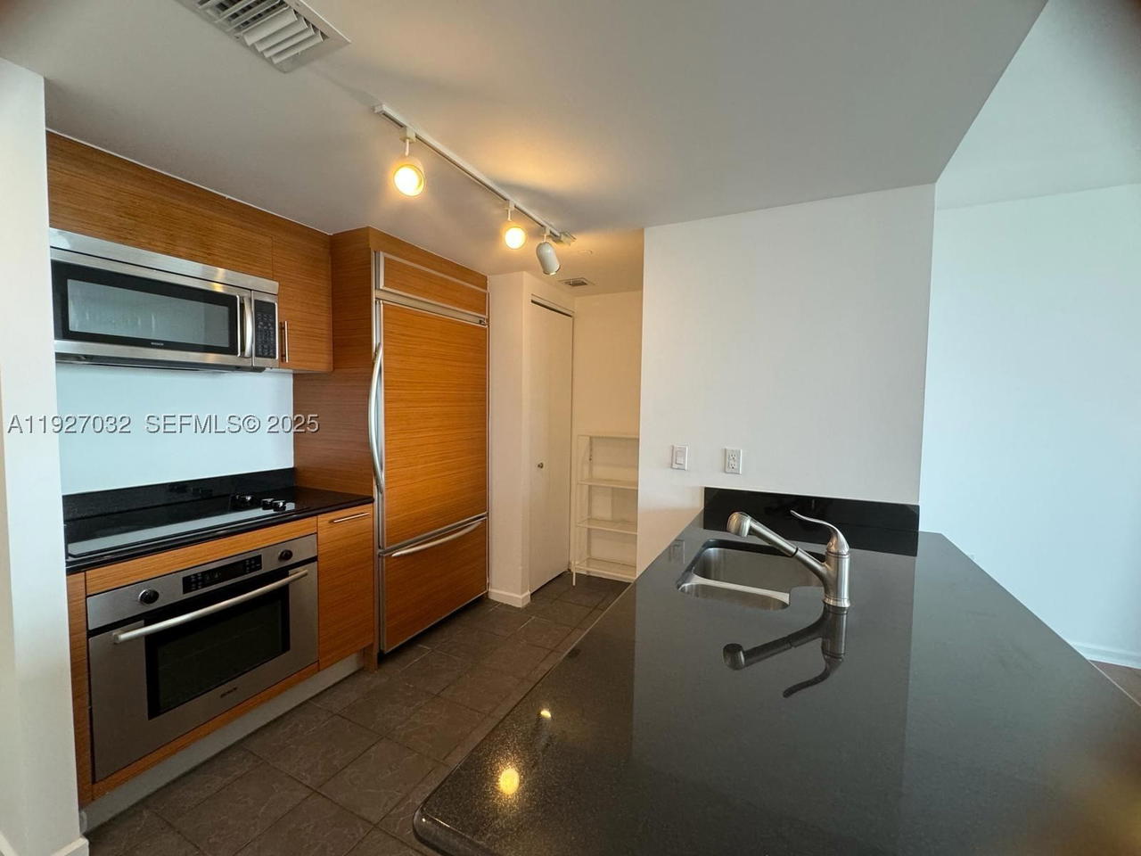 Real estate property located at 50 BISCAYNE Blvd #3807, Miami-dade, 50 Biscayne Condo, Miami, FL