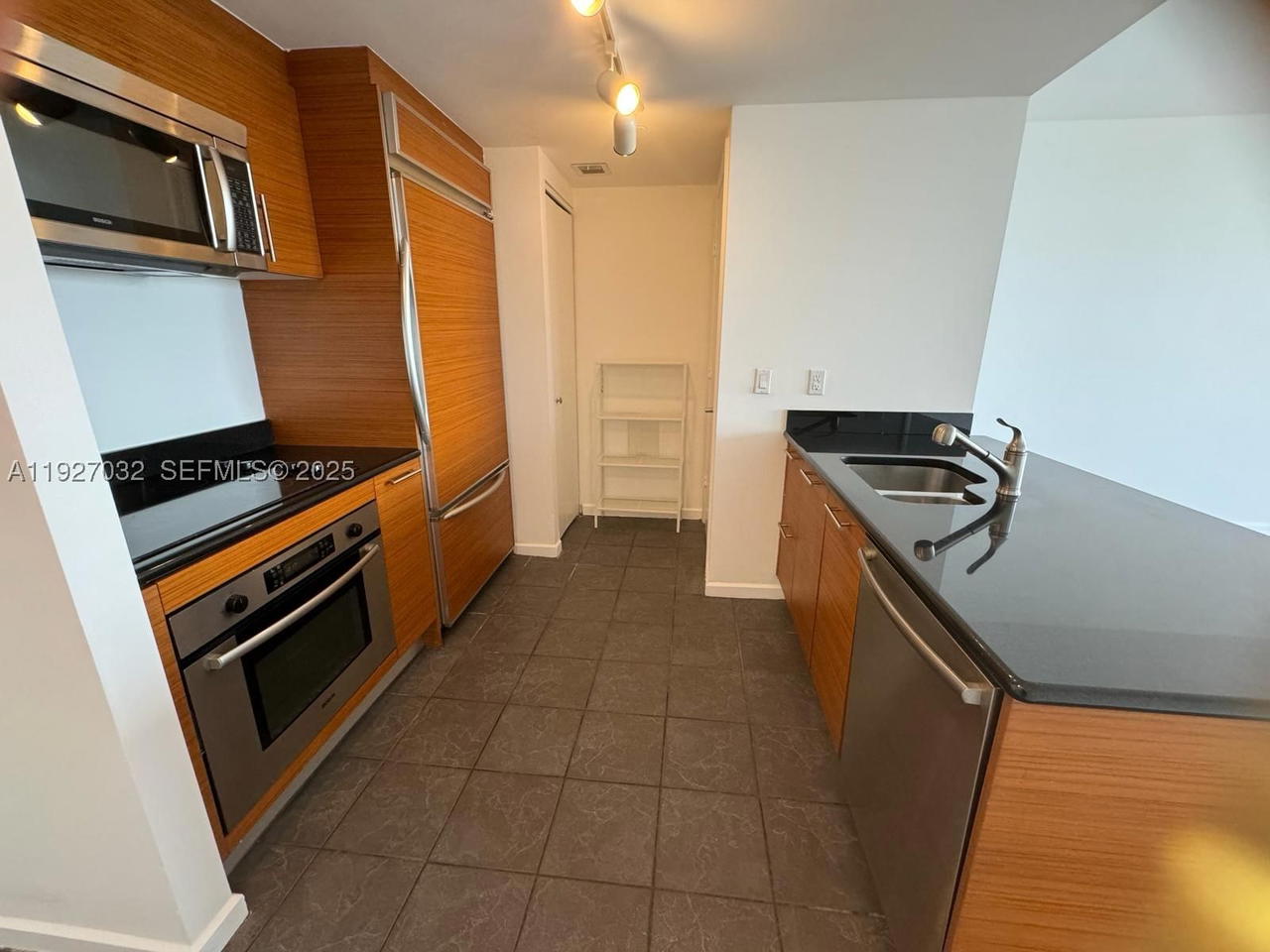 Real estate property located at 50 BISCAYNE Blvd #3807, Miami-dade, 50 Biscayne Condo, Miami, FL