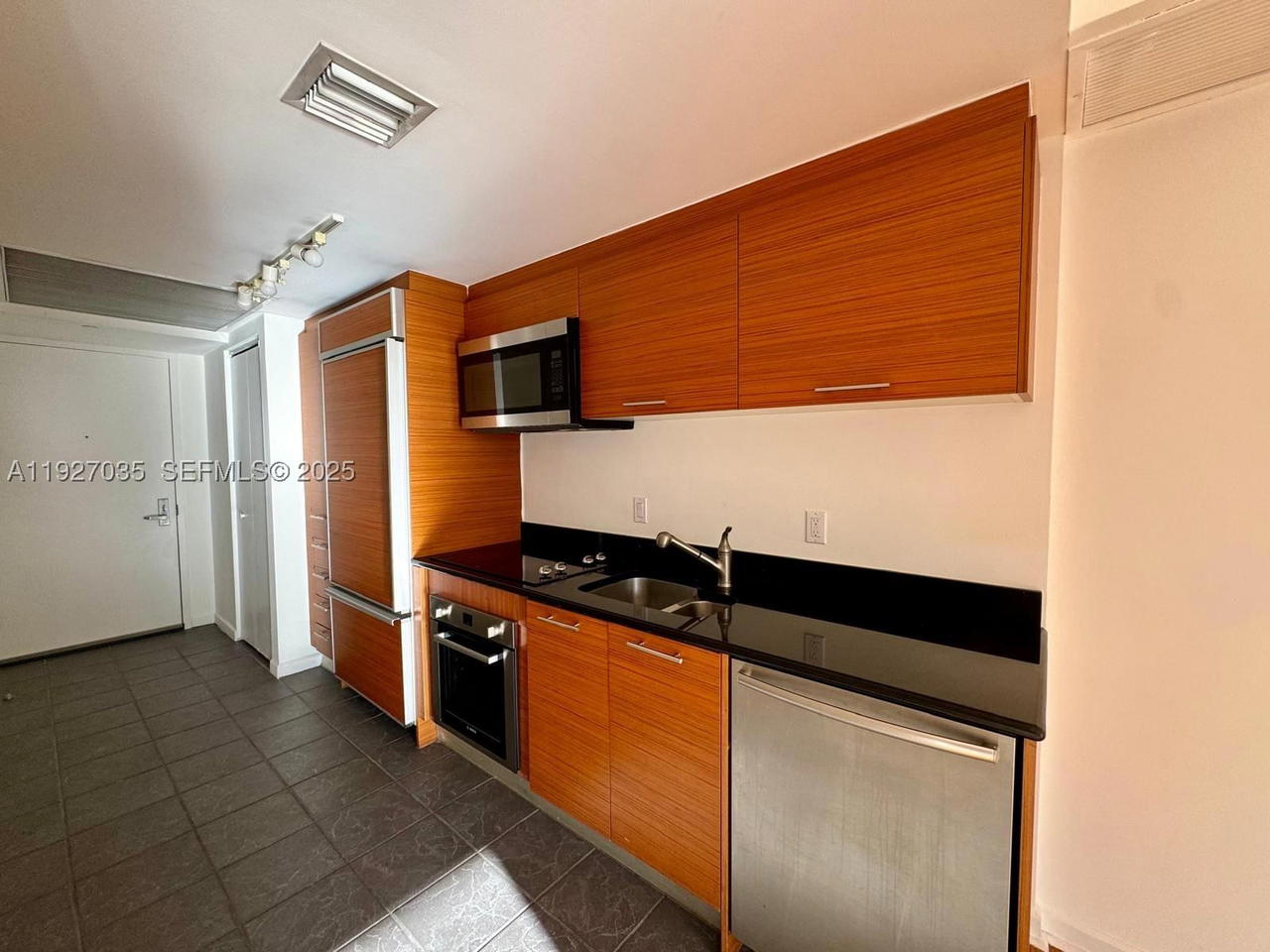 Real estate property located at 50 BISCAYNE BLVD #1703, Miami-dade, 50 Biscayne Condo, Miami, FL