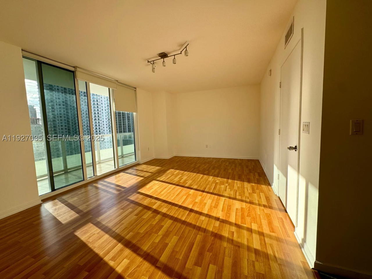 Real estate property located at 50 BISCAYNE BLVD #1703, Miami-dade, 50 Biscayne Condo, Miami, FL