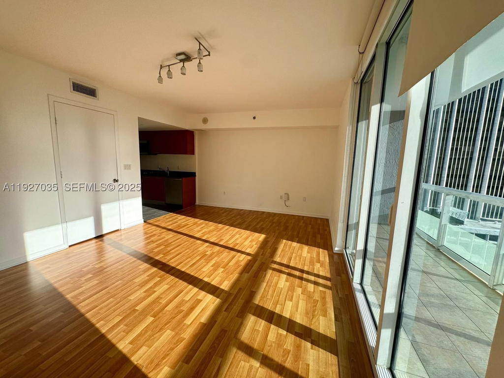 Real estate property located at 50 BISCAYNE BLVD #1703, Miami-dade, 50 Biscayne Condo, Miami, FL