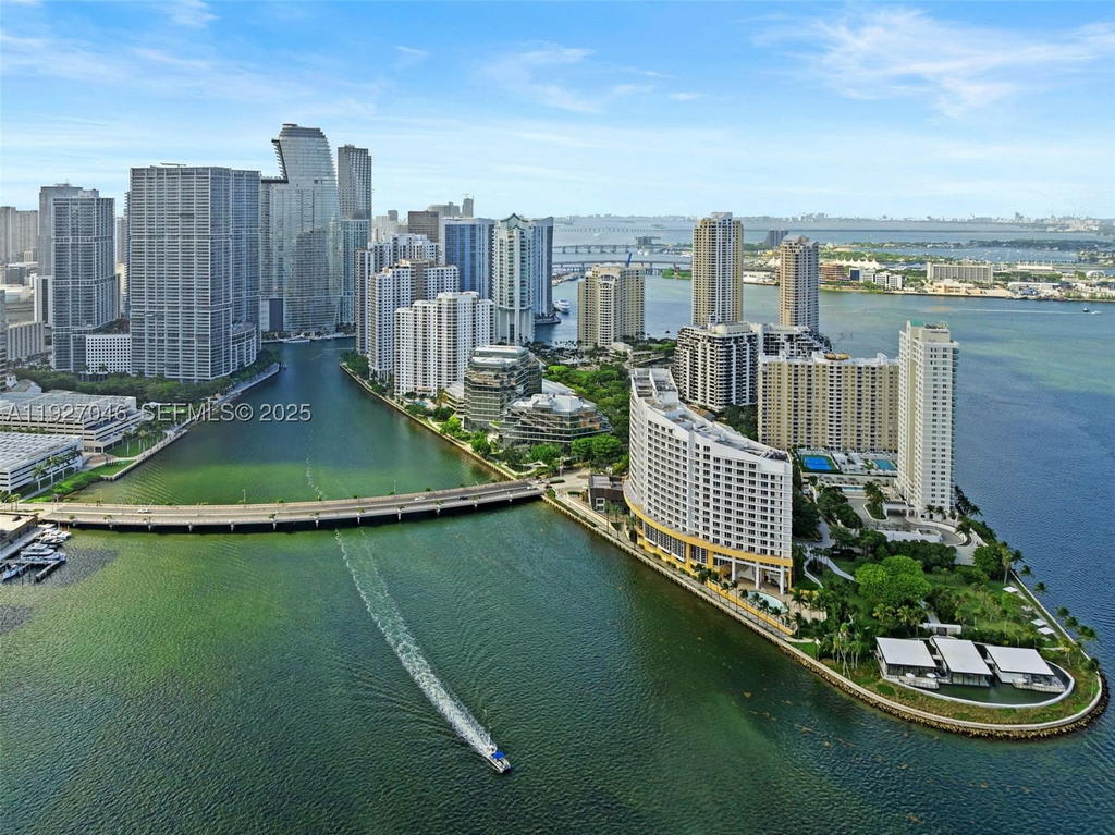 Real estate property located at 701 Brickell Key Blvd #1605, Miami-dade, Courvoisier Courts Condo, Miami, FL