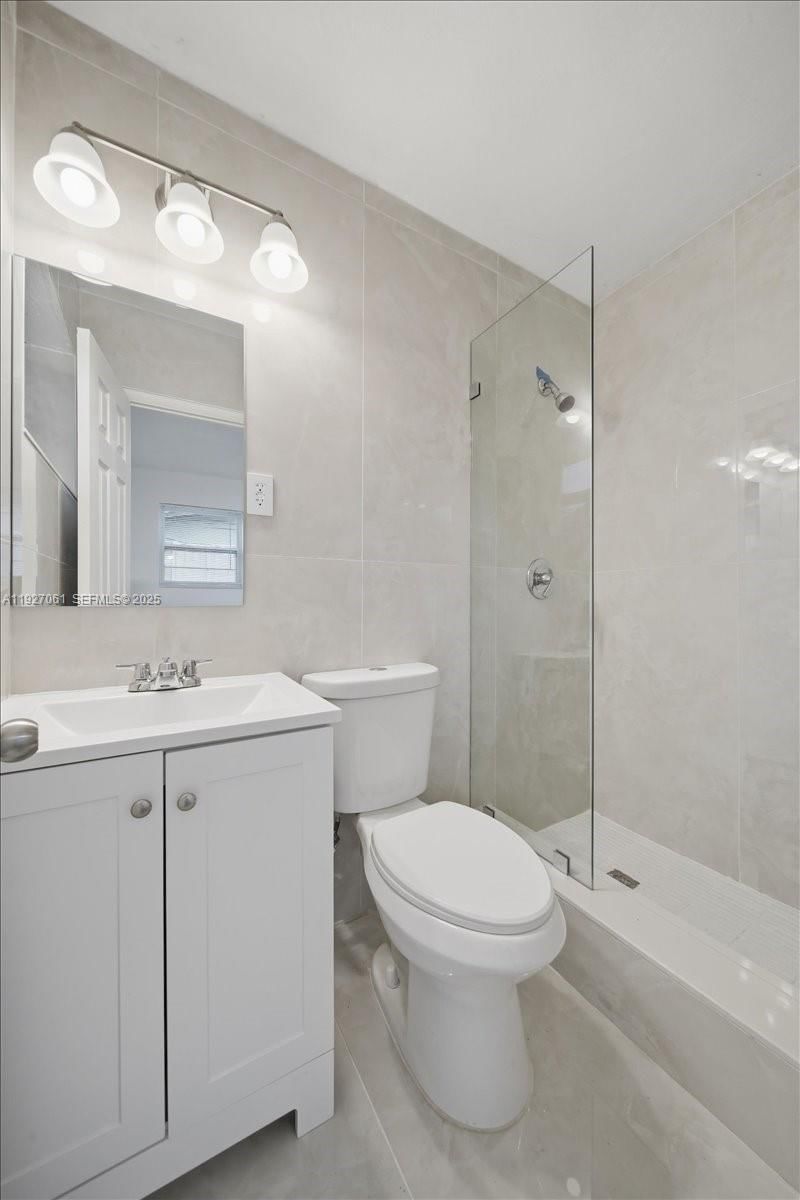 Real estate property located at 3330 72nd Ter, Broward, Seminole Heights Replat, Hollywood, FL