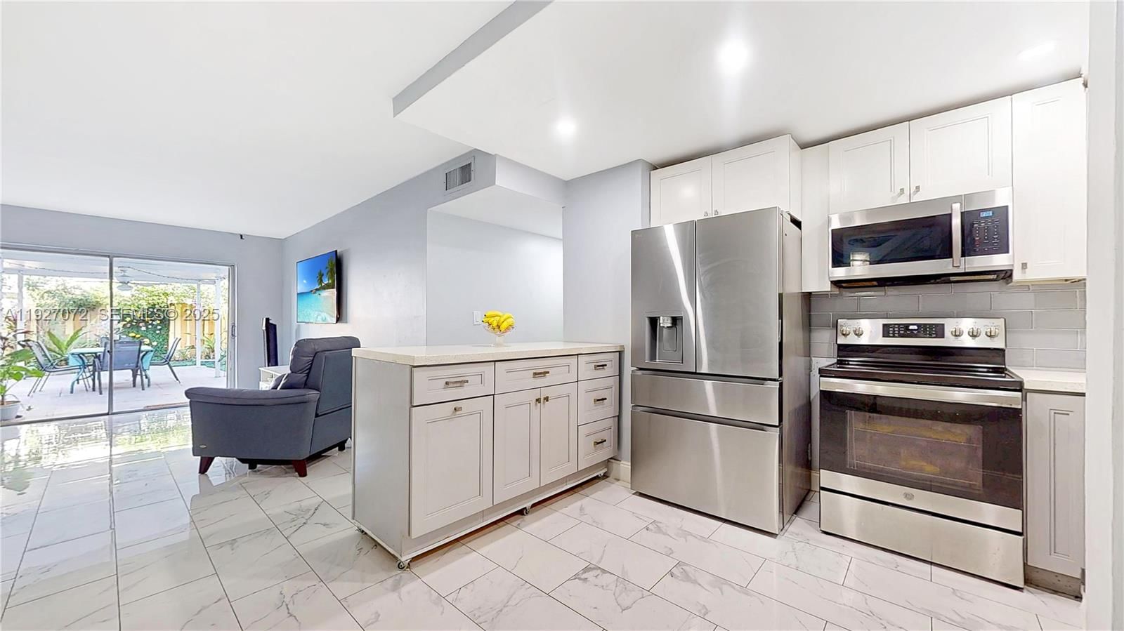 Real estate property located at 6195 18th Ave G101, Miami-dade, Los Suenos Condo, Hialeah, FL