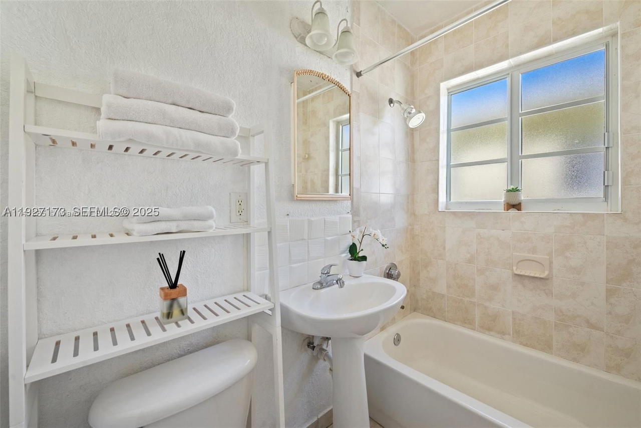 Real estate property located at 8345 Byron Ave #6, Miami-dade, Ritz Royal Palm Condo, Miami Beach, FL