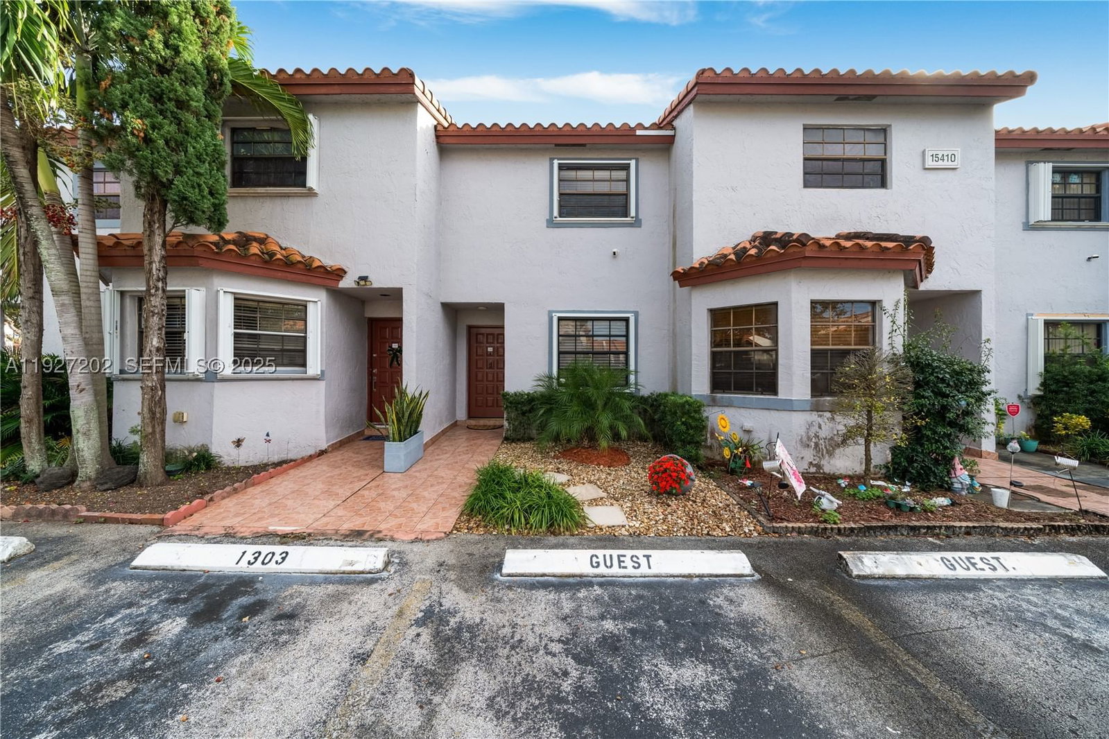 Real estate property located at 15410 74th Cir Ct #1303, Miami-dade, South Lakes Village Ii Co, Miami, FL