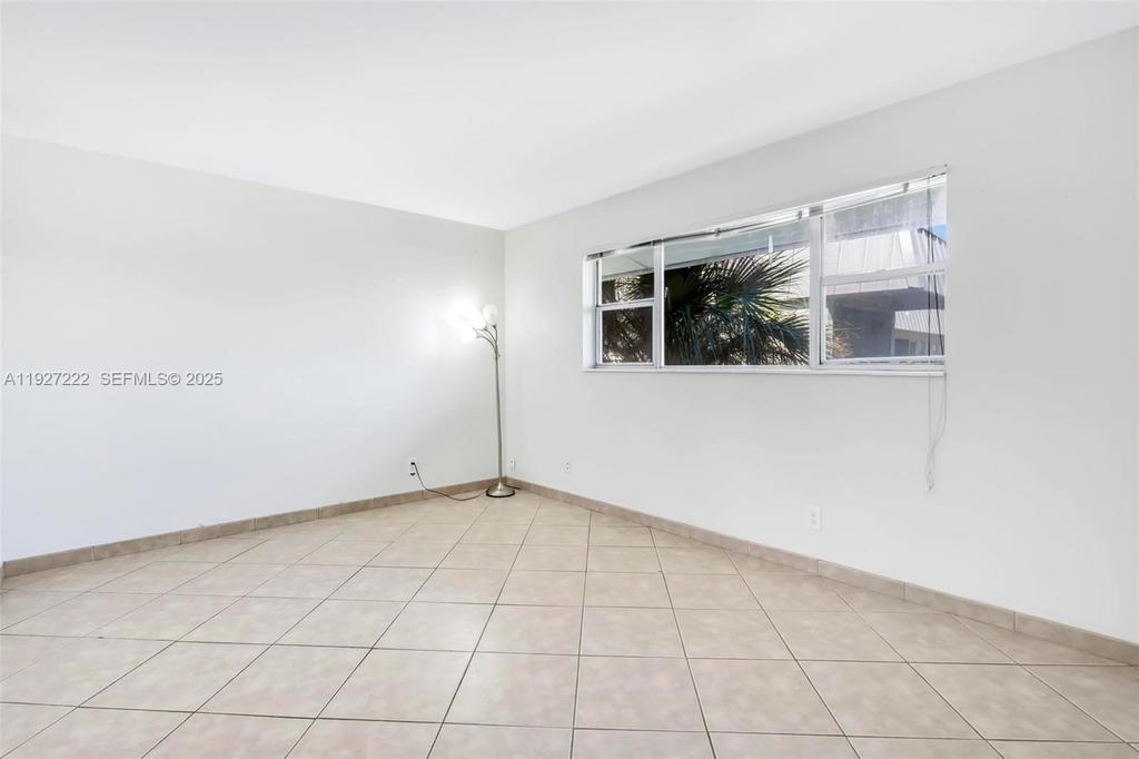 Real estate property located at 300 Layne Blvd #311, Broward, Paradise By The Sea Condo, Hallandale Beach, FL
