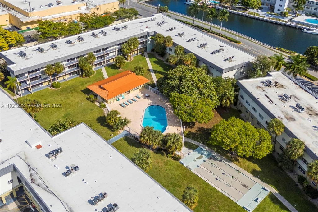 Real estate property located at 300 Layne Blvd #311, Broward, Paradise By The Sea Condo, Hallandale Beach, FL