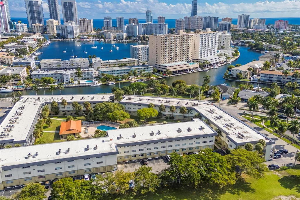 Real estate property located at 300 Layne Blvd #311, Broward, Paradise By The Sea Condo, Hallandale Beach, FL