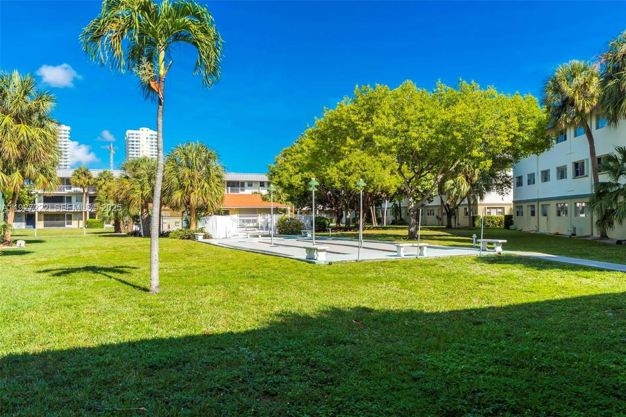 Real estate property located at 300 Layne Blvd #311, Broward, Paradise By The Sea Condo, Hallandale Beach, FL