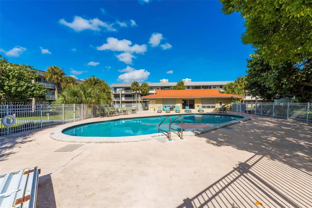 Real estate property located at 300 Layne Blvd #311, Broward, Paradise By The Sea Condo, Hallandale Beach, FL