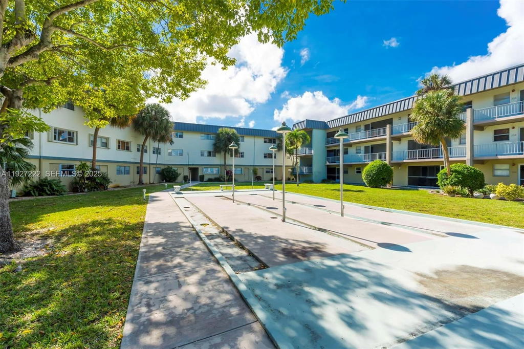 Real estate property located at 300 Layne Blvd #311, Broward, Paradise By The Sea Condo, Hallandale Beach, FL