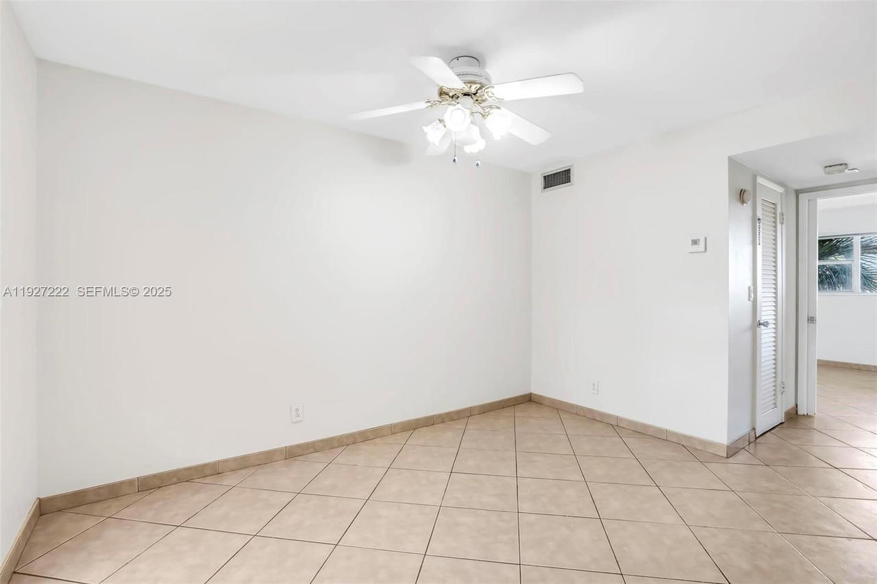 Real estate property located at 300 Layne Blvd #311, Broward, Paradise By The Sea Condo, Hallandale Beach, FL