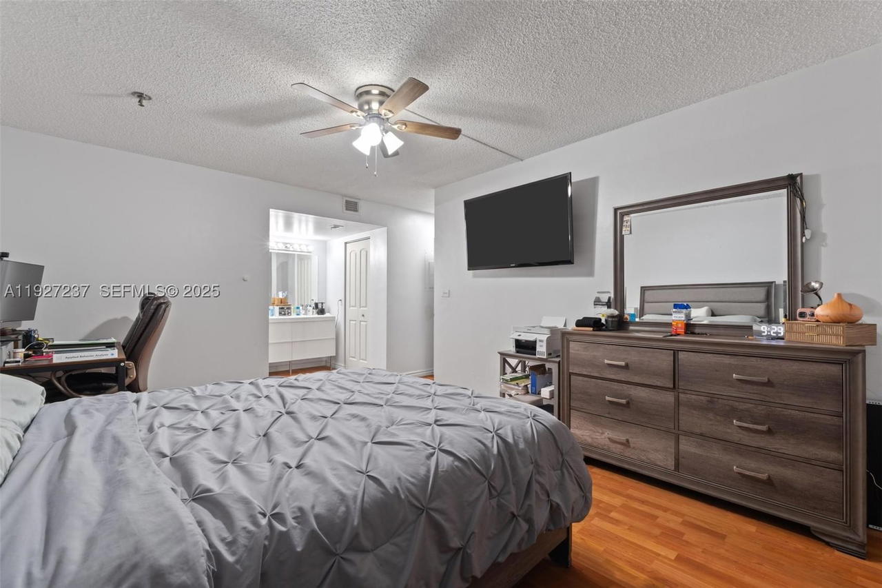 Real estate property located at 661 195th St #408, Miami-dade, Coco Wood Condo, Miami, FL