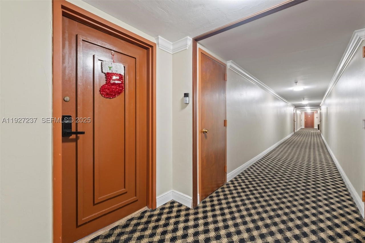 Real estate property located at 661 195th St #408, Miami-dade, Coco Wood Condo, Miami, FL