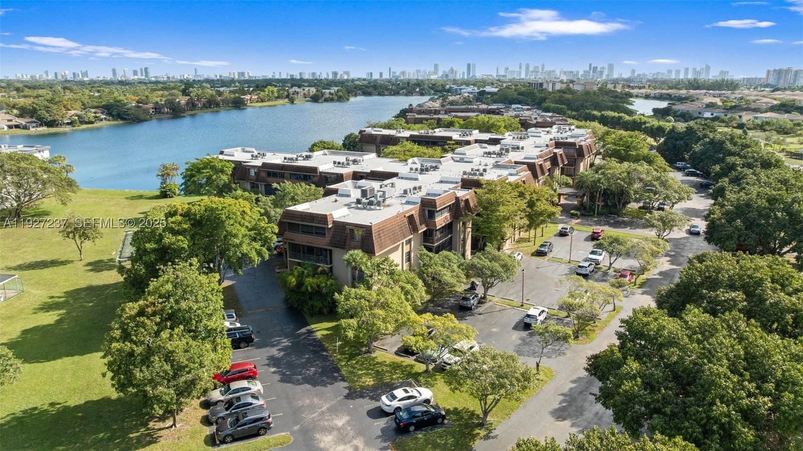 Real estate property located at 661 195th St #408, Miami-dade, Coco Wood Condo, Miami, FL