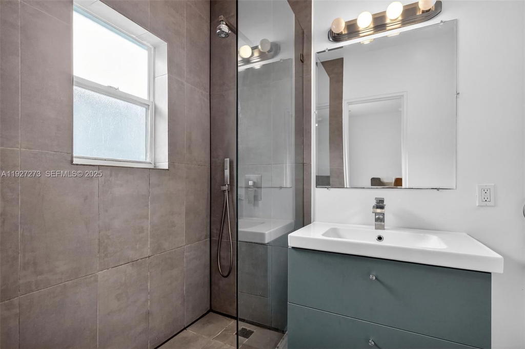 Real estate property located at 1555 Pennsylvania Ave #205, Miami-dade, Sobe Phoenix Condo, Miami Beach, FL