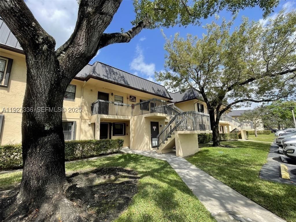 Real estate property located at 9173 1st Ct #202, Broward, Pine Lake Seven Condo, Pembroke Pines, FL
