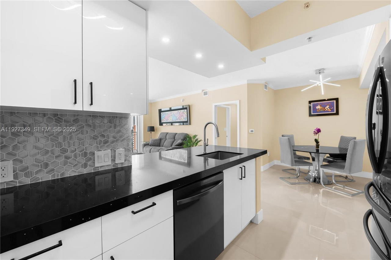 Real estate property located at 2000 Bayshore Dr #1503, Miami-dade, Cite Condo, Miami, FL