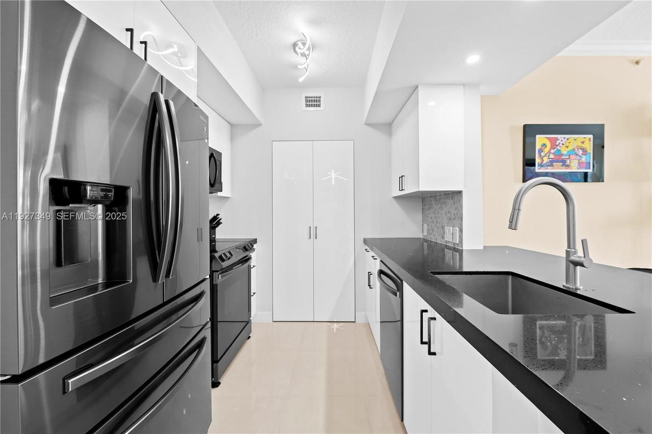 Real estate property located at 2000 Bayshore Dr #1503, Miami-dade, Cite Condo, Miami, FL