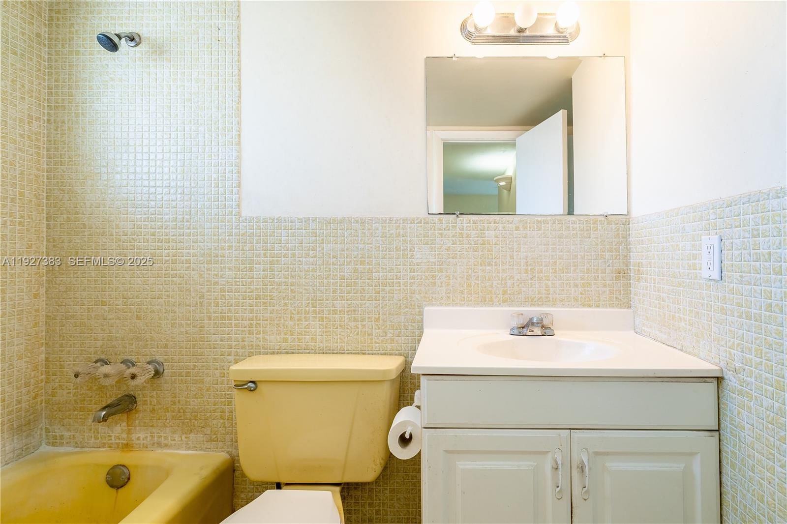 Real estate property located at 2929 POINT EAST A-303, Miami-dade, Point East One Condo-bldg, Aventura, FL