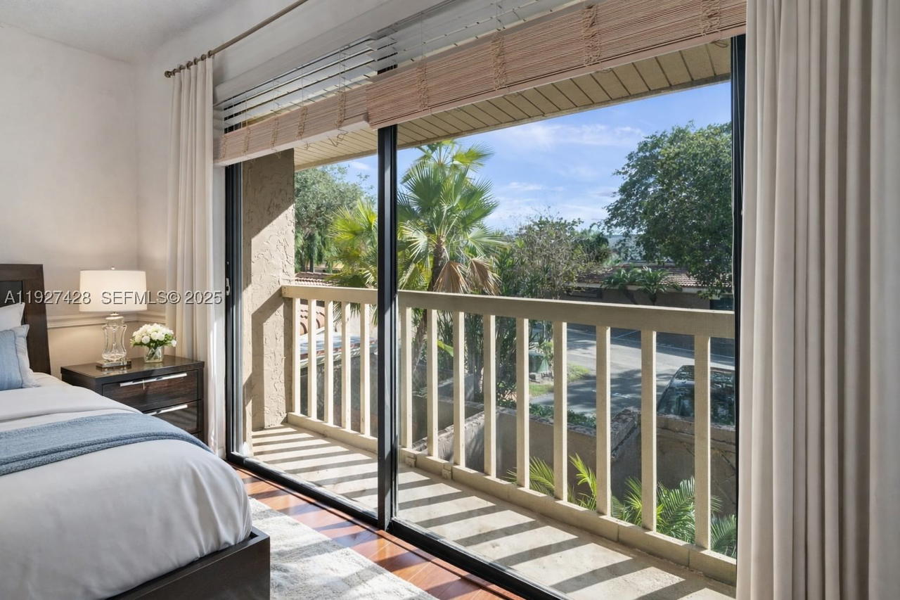 Real estate property located at 2305 Saint Andrews Rd #129, Broward, Townhouses Of Emerald Hil, Hollywood, FL