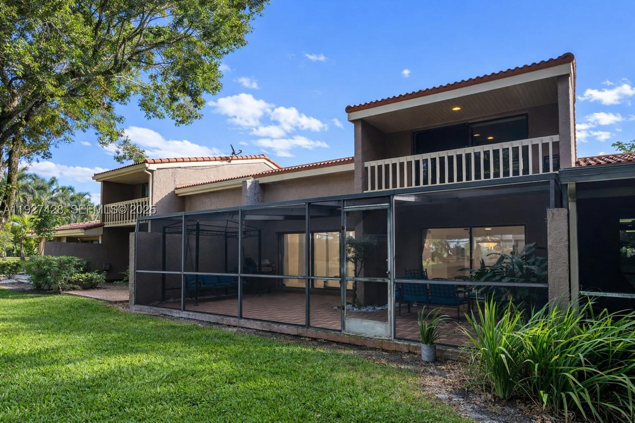 Real estate property located at 2305 Saint Andrews Rd #129, Broward, Townhouses Of Emerald Hil, Hollywood, FL