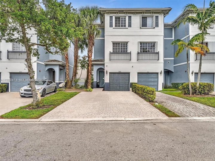 Real estate property located at 3523 14th Ct, Broward, Georgetown, Lauderhill, FL