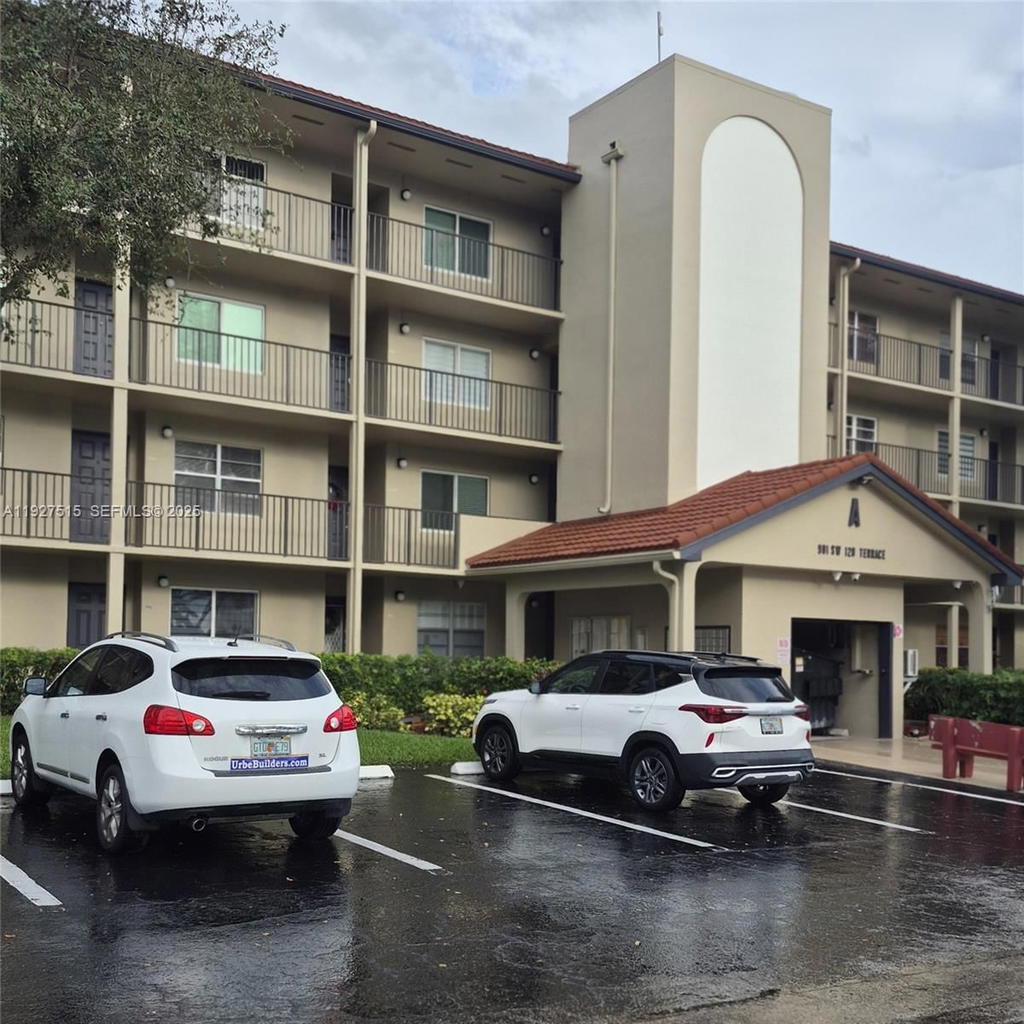 Real estate property located at 901 128th Ter #208A, Broward, Cambridge At Century, Pembroke Pines, FL