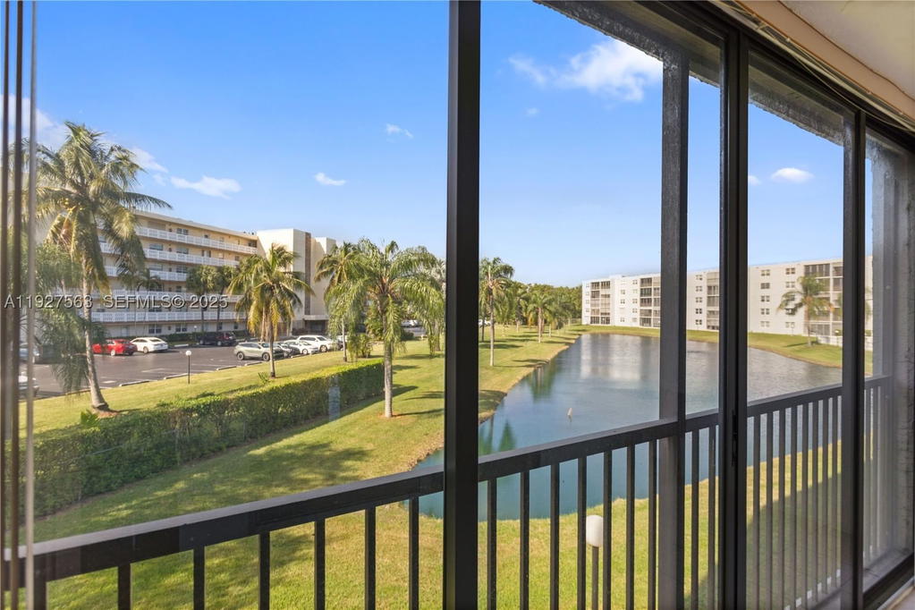 Real estate property located at 190 5th Ave #202, Broward, Meadowbrook Lakes View, Dania Beach, FL