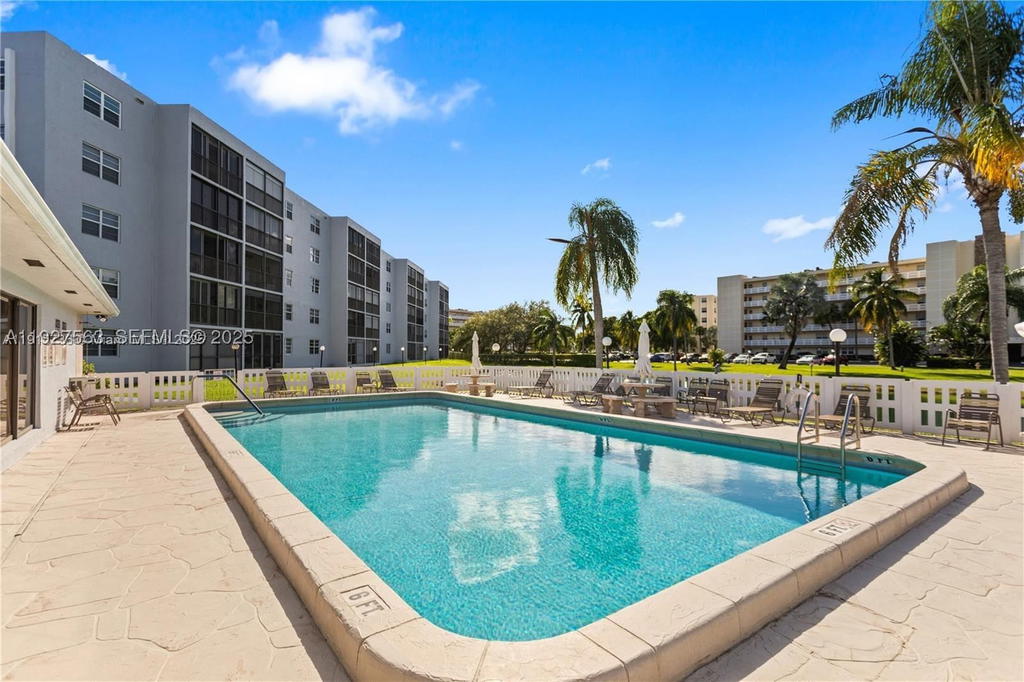 Real estate property located at 190 5th Ave #202, Broward, Meadowbrook Lakes View, Dania Beach, FL
