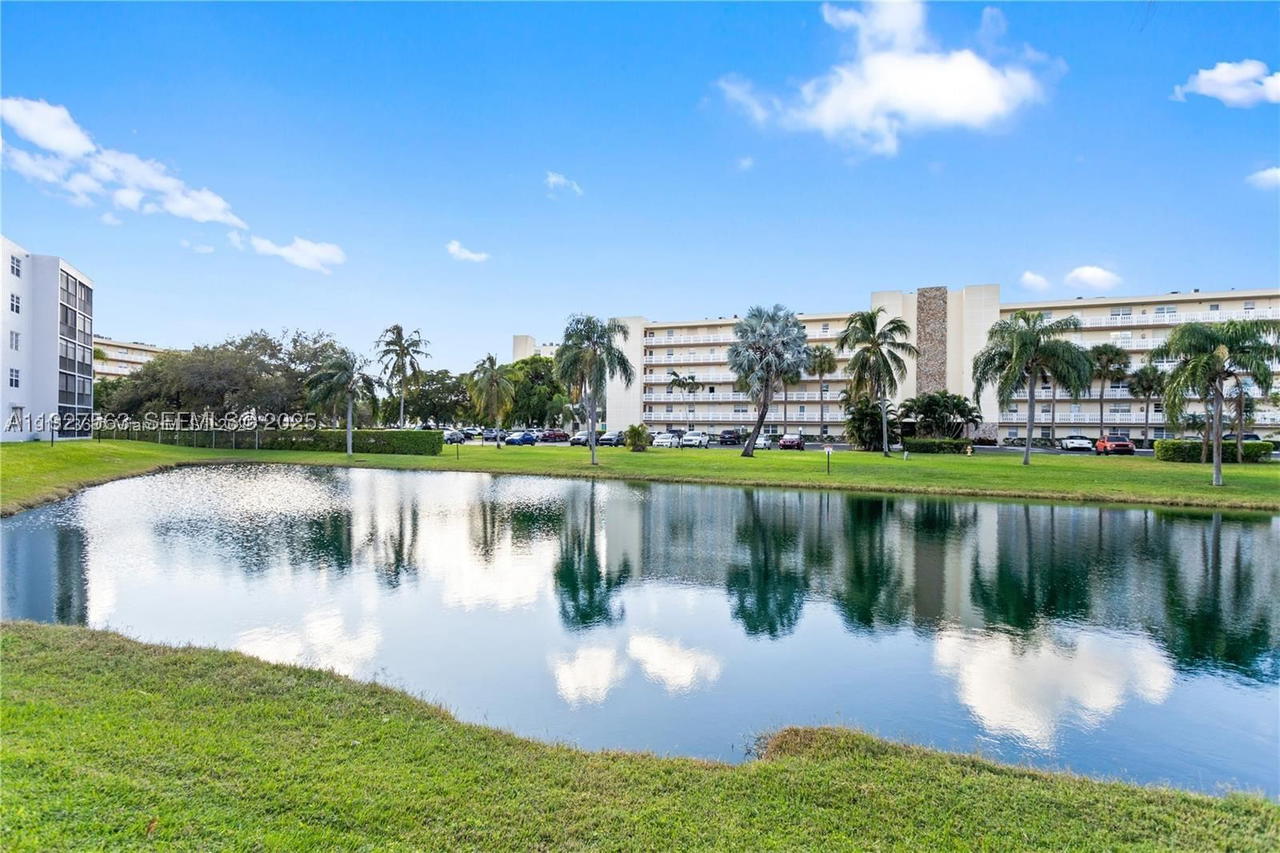 Real estate property located at 190 5th Ave #202, Broward, Meadowbrook Lakes View, Dania Beach, FL
