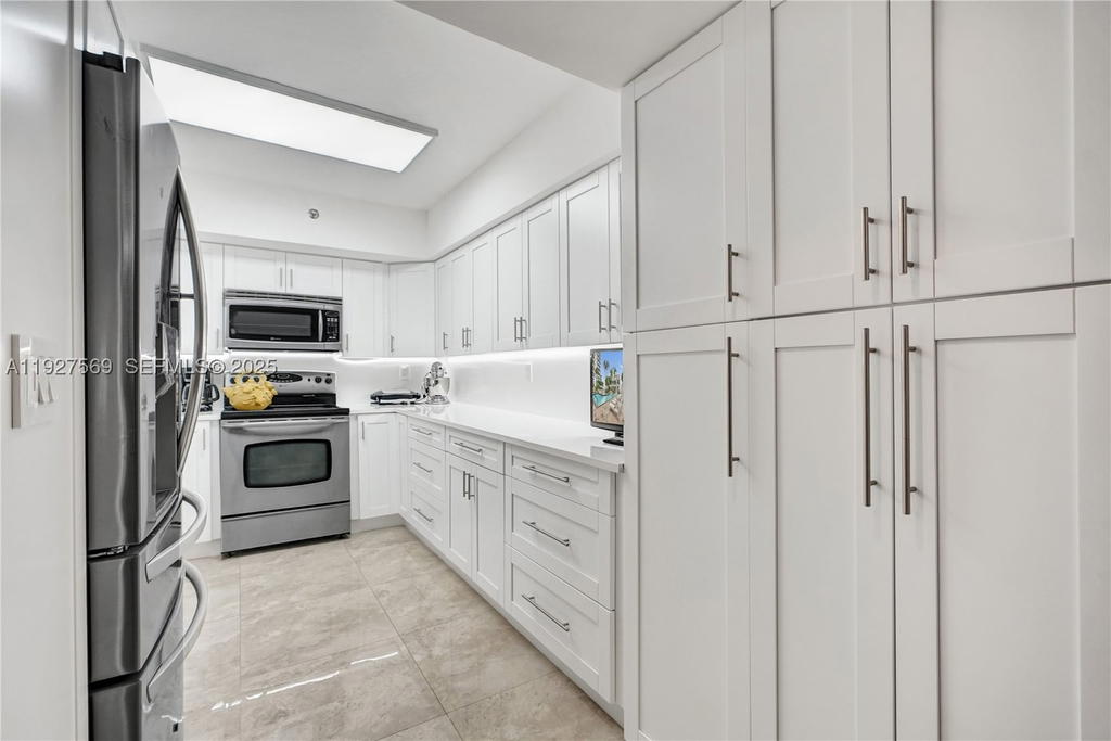 Real estate property located at 3600 Mystic Pointe Dr #311, Miami-dade, Mystic Pointe, Aventura, FL