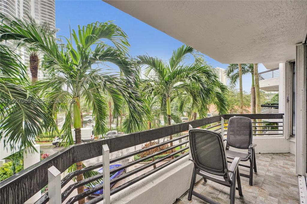 Real estate property located at 3600 Mystic Pointe Dr #311, Miami-dade, Mystic Pointe, Aventura, FL