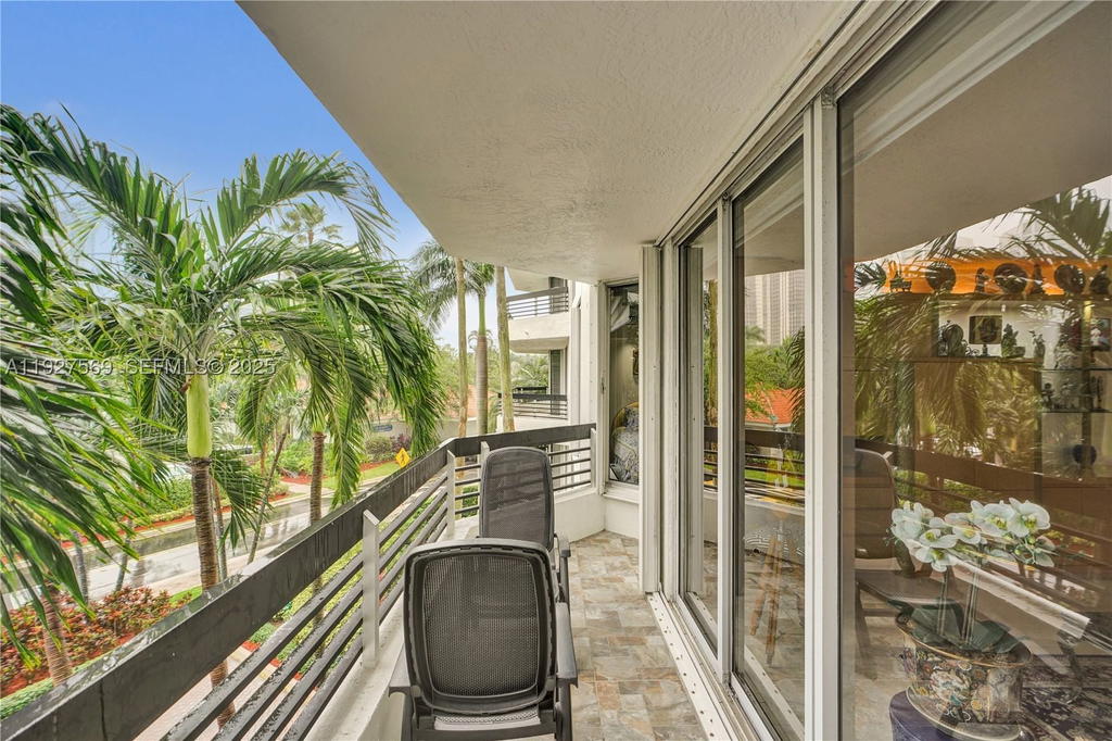 Real estate property located at 3600 Mystic Pointe Dr #311, Miami-dade, Mystic Pointe, Aventura, FL