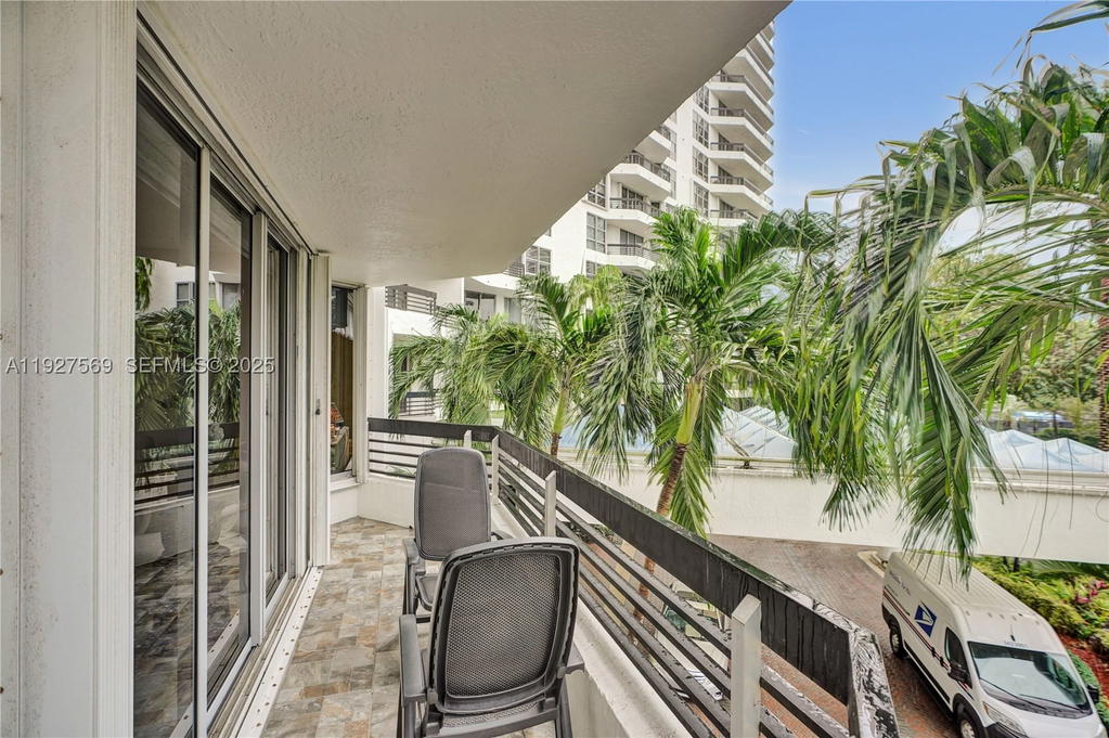 Real estate property located at 3600 Mystic Pointe Dr #311, Miami-dade, Mystic Pointe, Aventura, FL