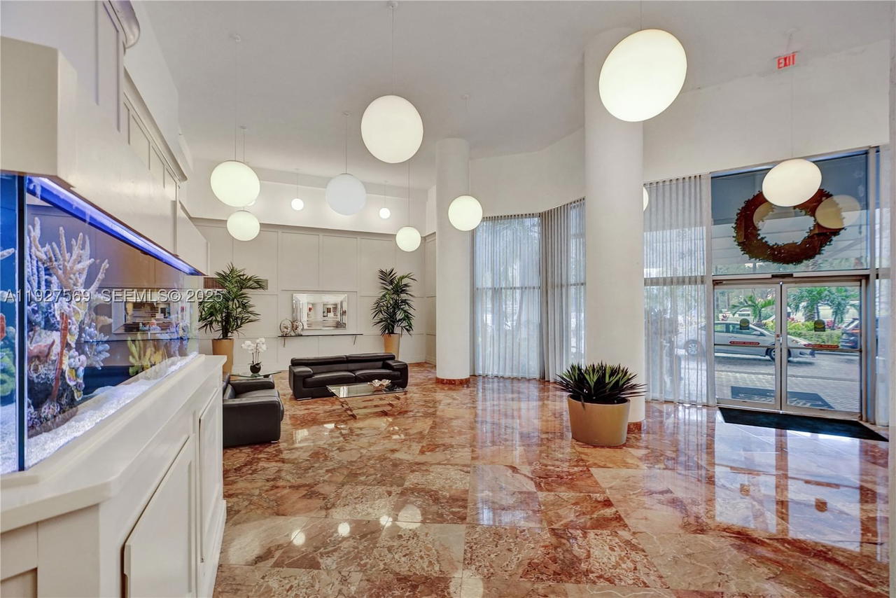 Real estate property located at 3600 Mystic Pointe Dr #311, Miami-dade, Mystic Pointe, Aventura, FL