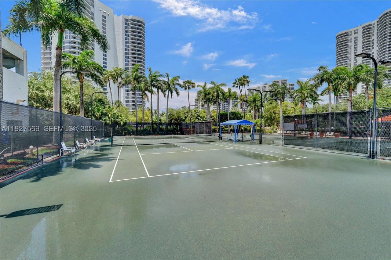 Real estate property located at 3600 Mystic Pointe Dr #311, Miami-dade, Mystic Pointe, Aventura, FL
