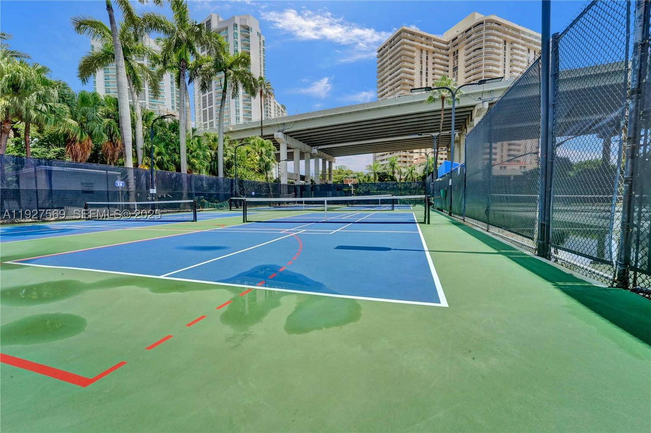 Real estate property located at 3600 Mystic Pointe Dr #311, Miami-dade, Mystic Pointe, Aventura, FL