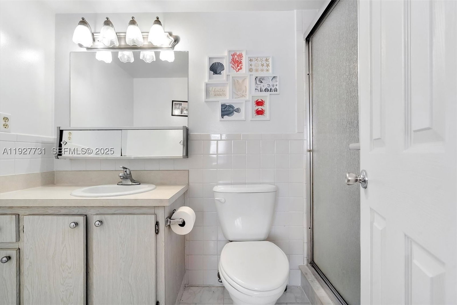 Real estate property located at 324 10th St #203, Broward, Meadowbrook Lakes Condo, Dania Beach, FL