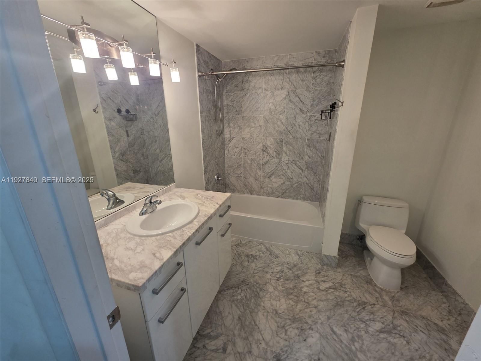 Real estate property located at 253 2nd St #324, Miami-dade, Vizcayne South Condo, Miami, FL
